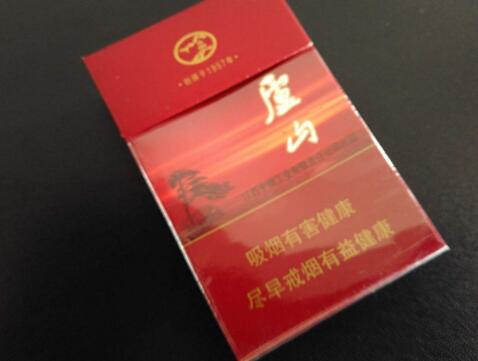品味奢华，白色烟嘴的高端香烟，诠释非凡生活态度